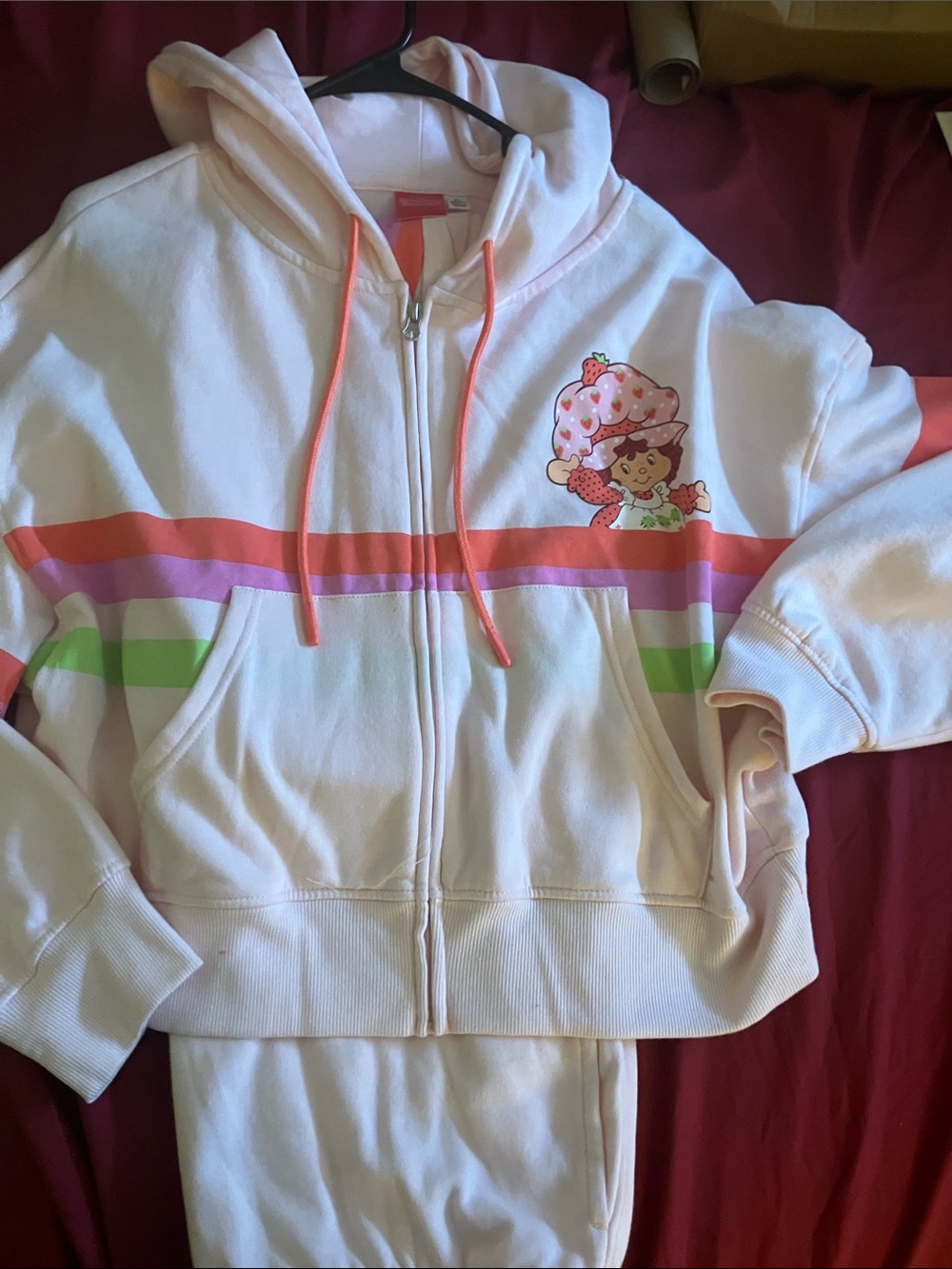 Women’s Light Pink Strawberry Graphic Zip Hoodie & Sweatpants XL